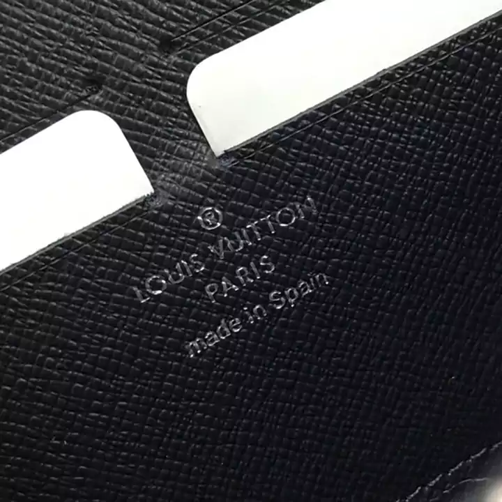 シュプリーム ヴィトン 財布 偽物 ファスナー開閉式 ジッピーウォレット 黒